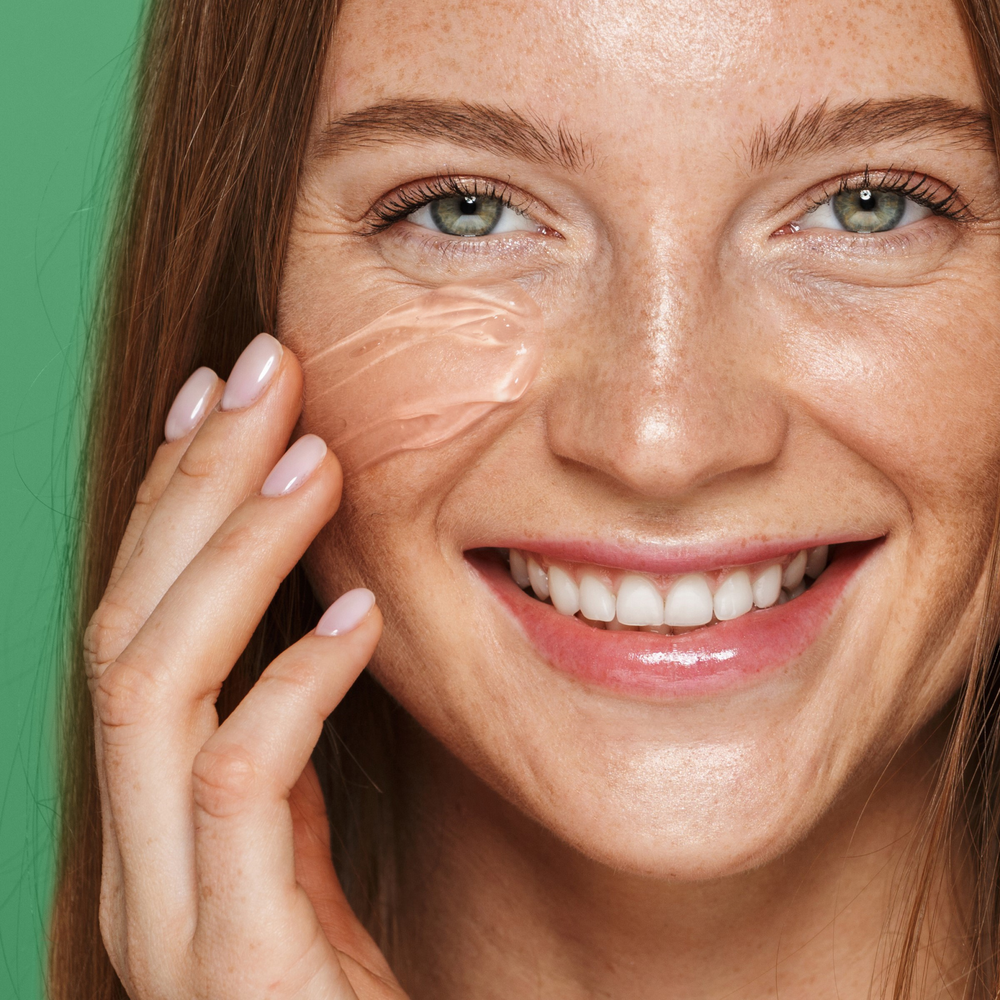 Hydrating Australian aloe jelly mask tube, white with green aloe graphic